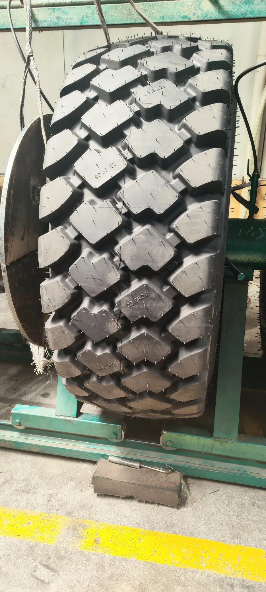 Premium 23.5r25 OTR Tyre for Heavy Mining Vehicles