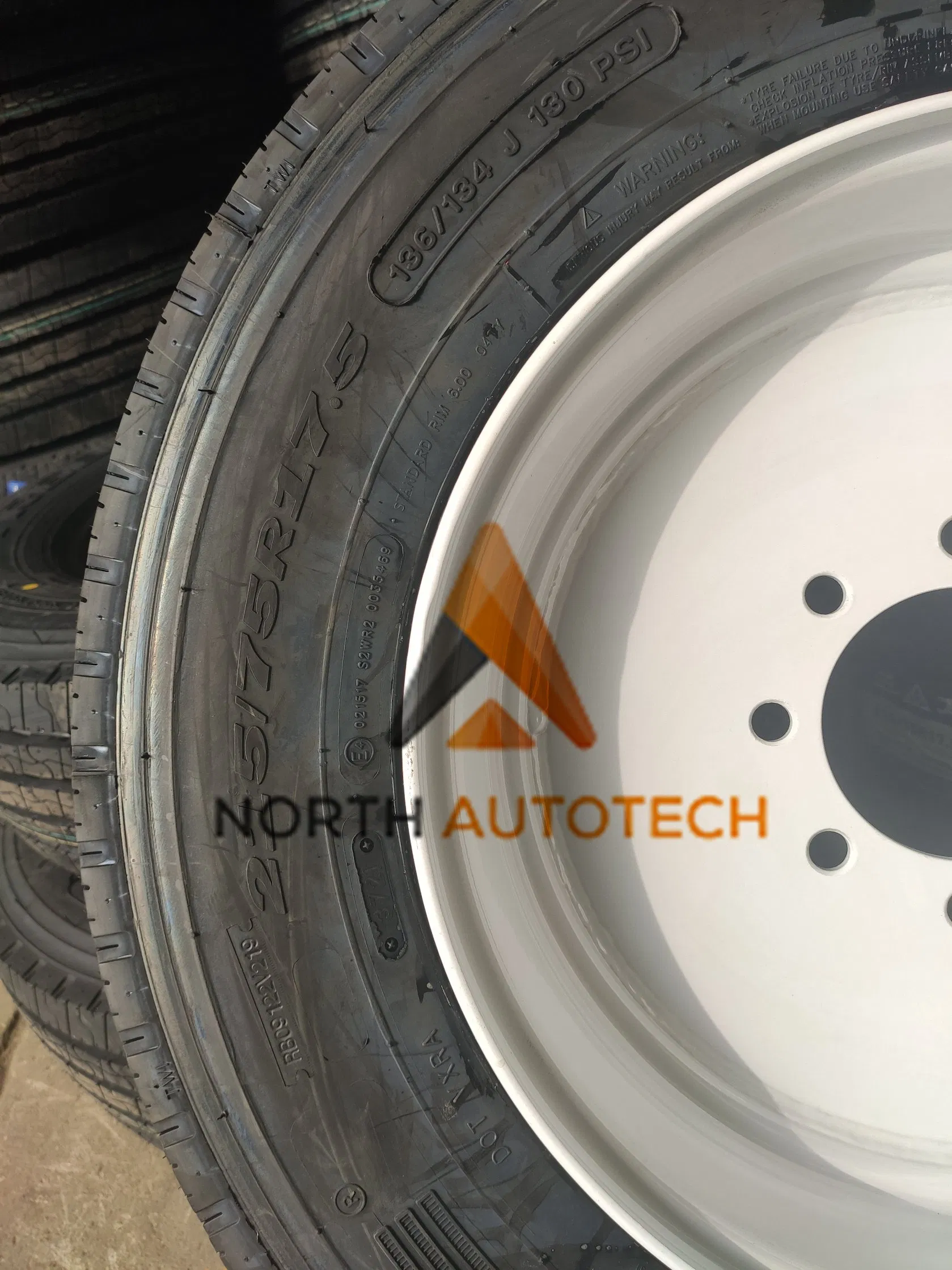 Wholesale Trailer Tyre 215/75r17.5 - Heavy Duty, 8000lbs Axle Load Capacity