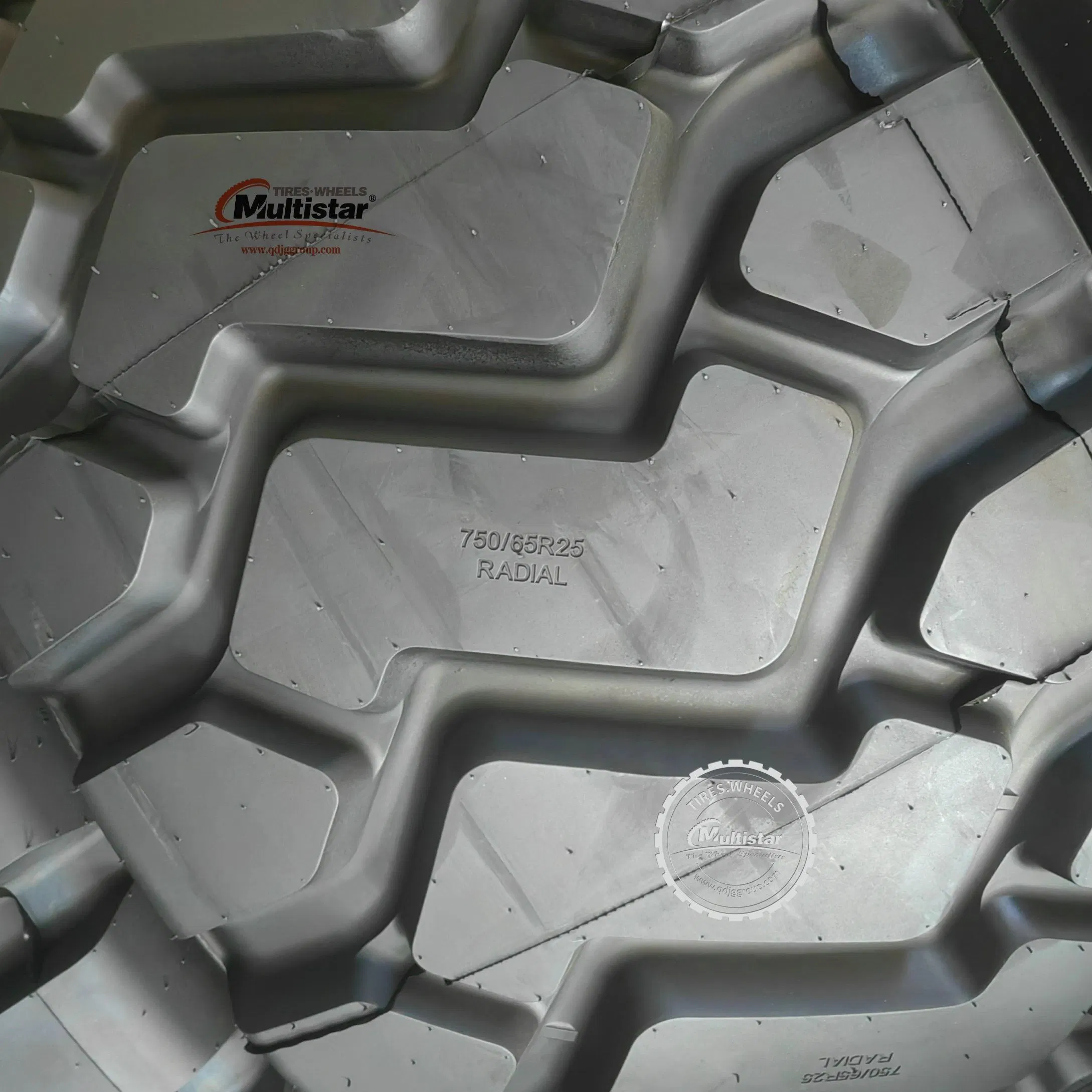 OTR Giant Radial Dump Truck Mining Earthmover Loader Grader Tire (29.5R25 29.5R29 33.00R51)